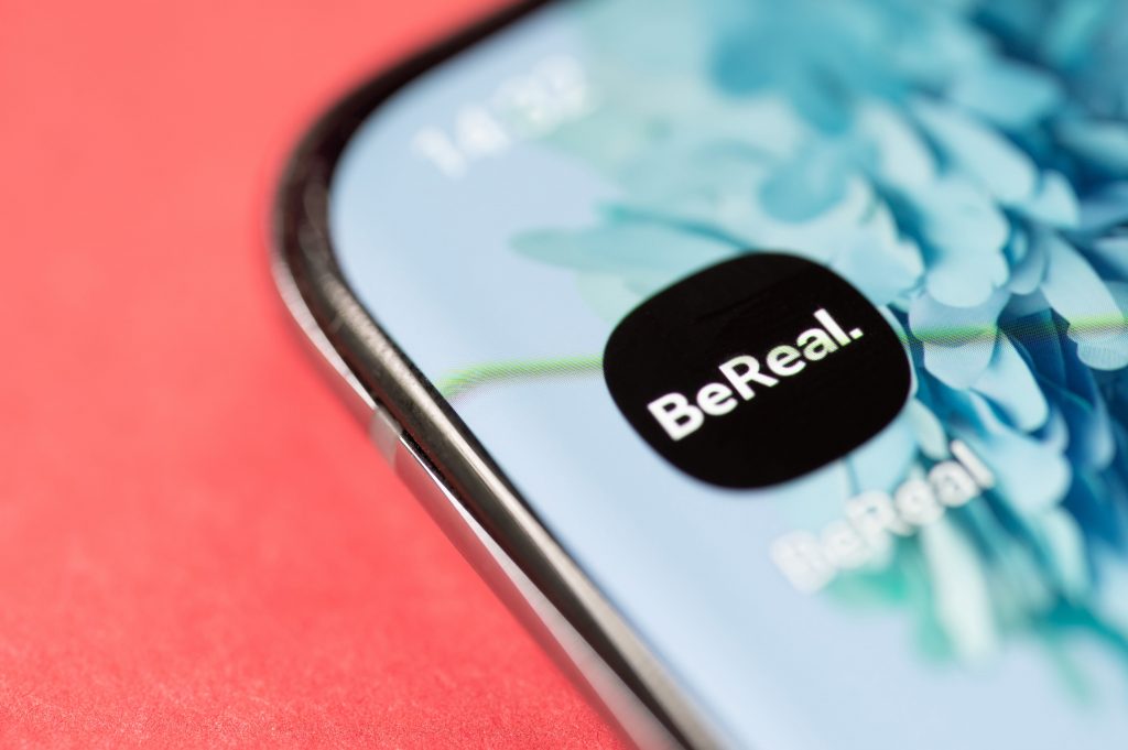 BeReal: il successo del nuovo social “anti-Instagram”